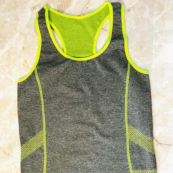 New High Waisted Leggings & Sports Shirt Set - Picture 2 of 6